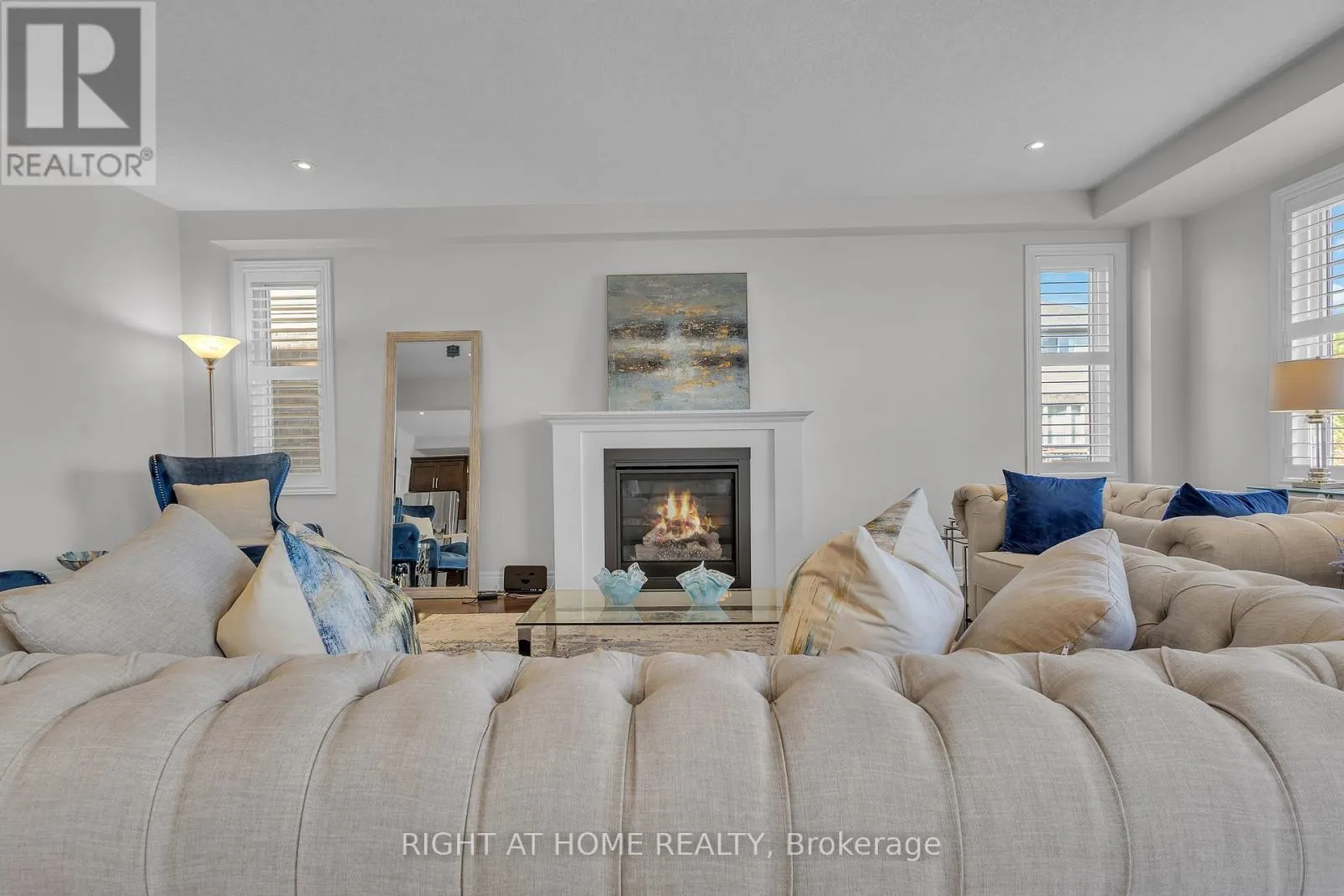 321 CARRIAGE WAY
