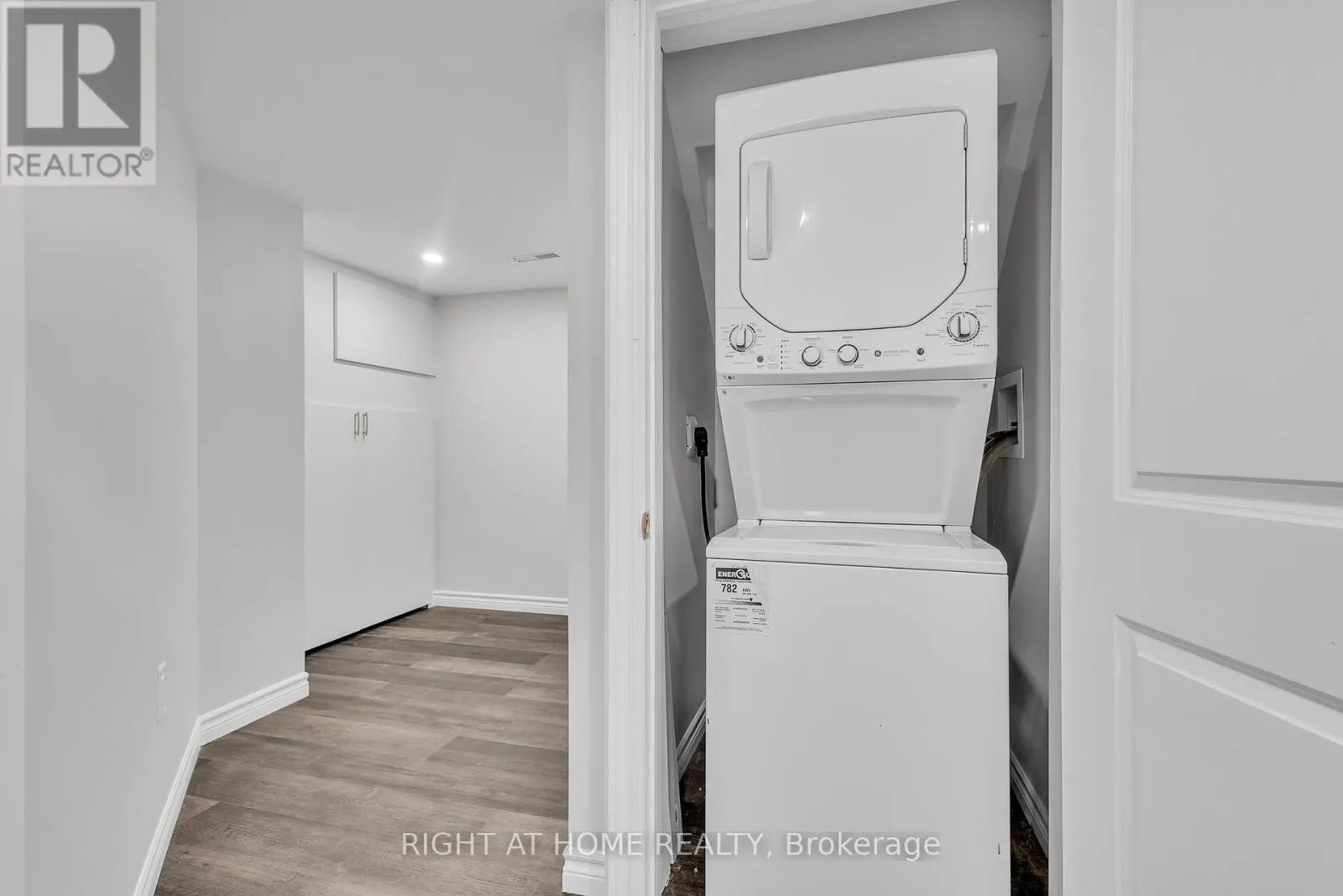 321 CARRIAGE WAY
