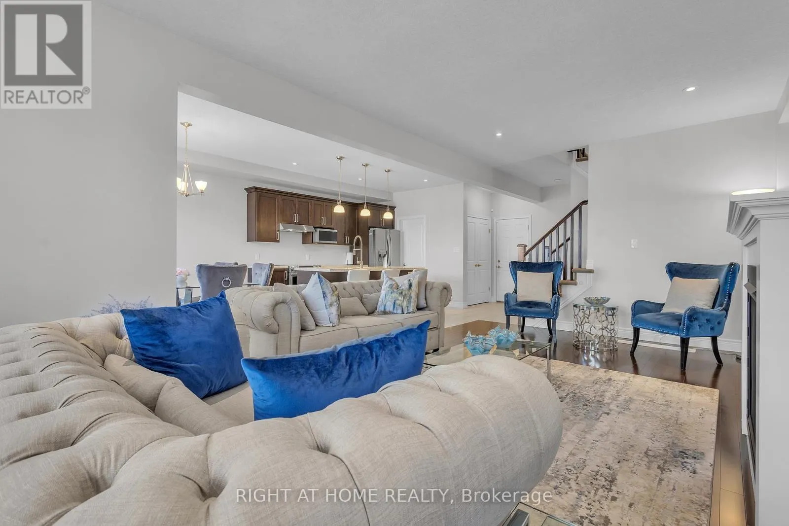 321 CARRIAGE WAY