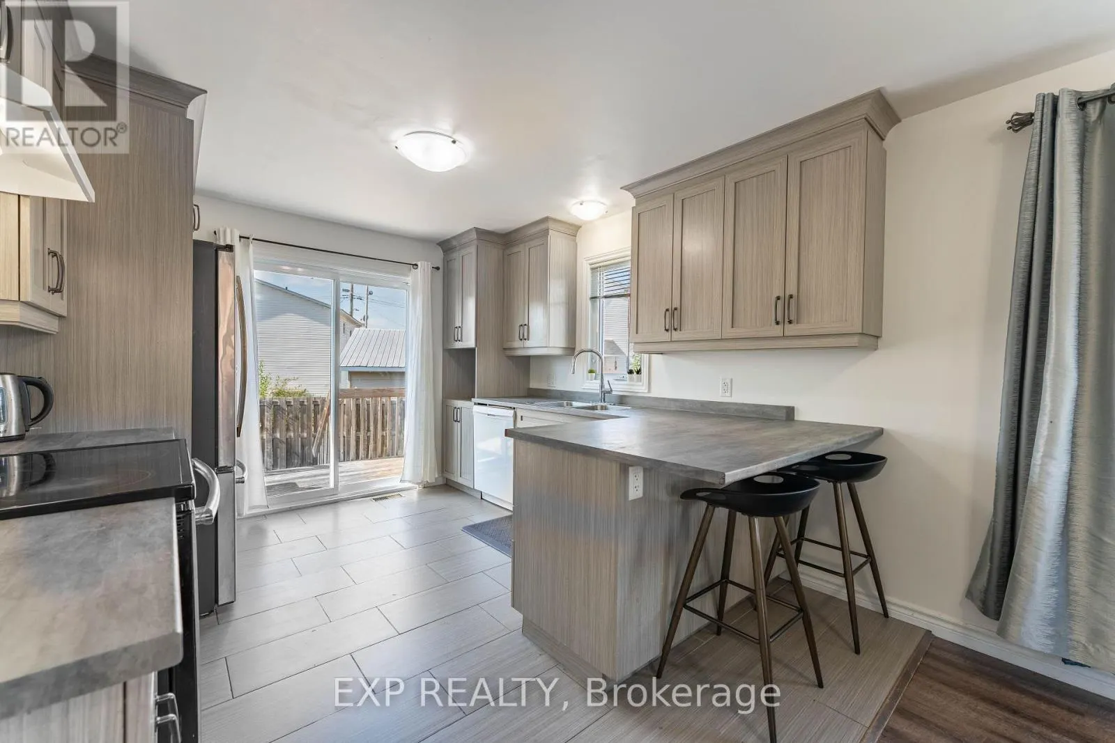 11 PLACE MADELEINE PLACE