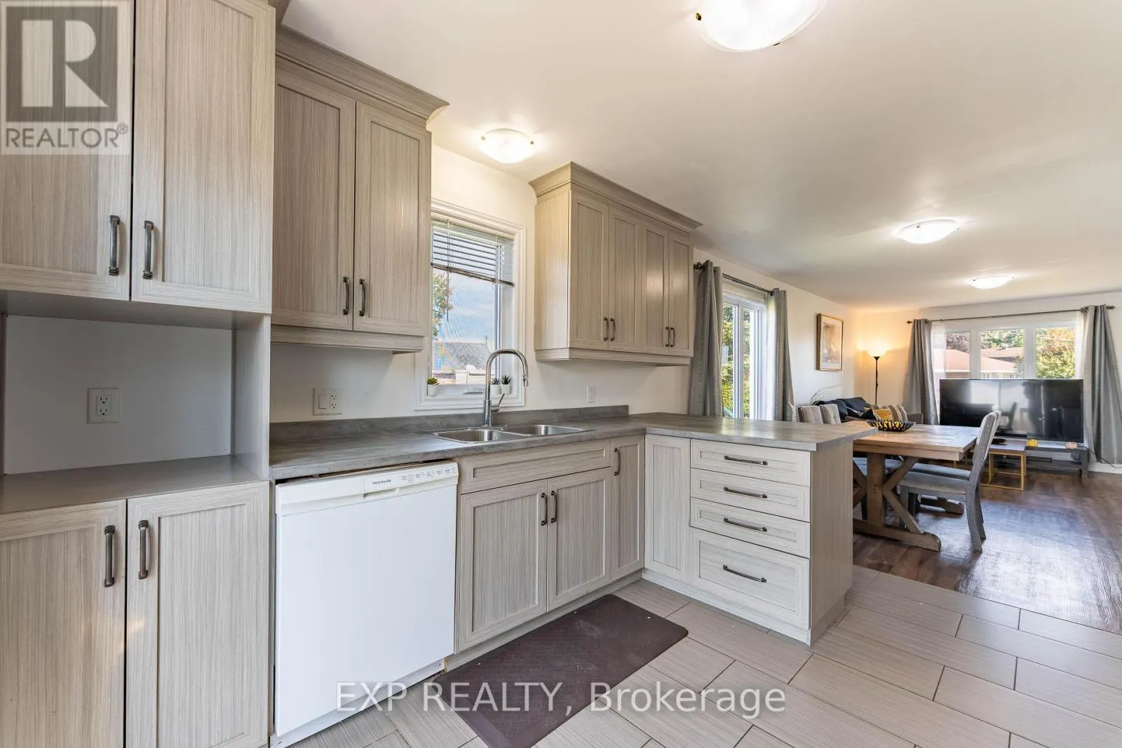11 PLACE MADELEINE PLACE