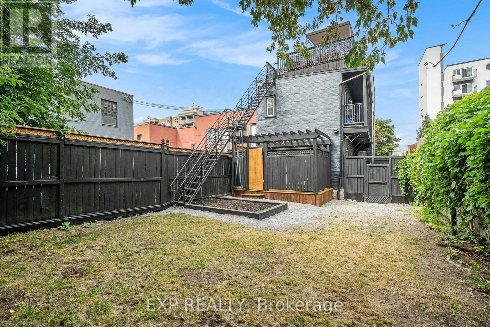 208 CLARENCE STREET
