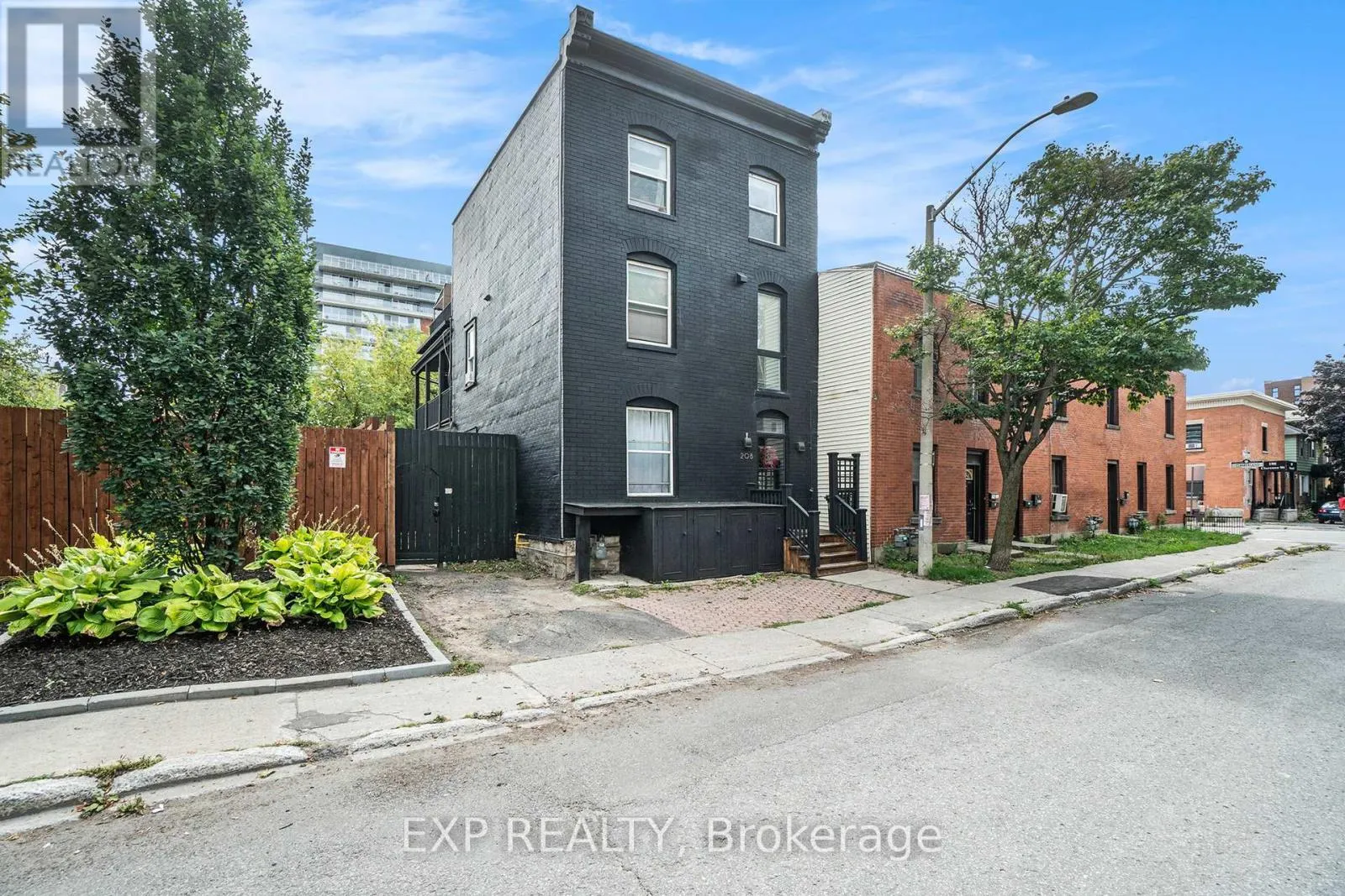 208 CLARENCE STREET