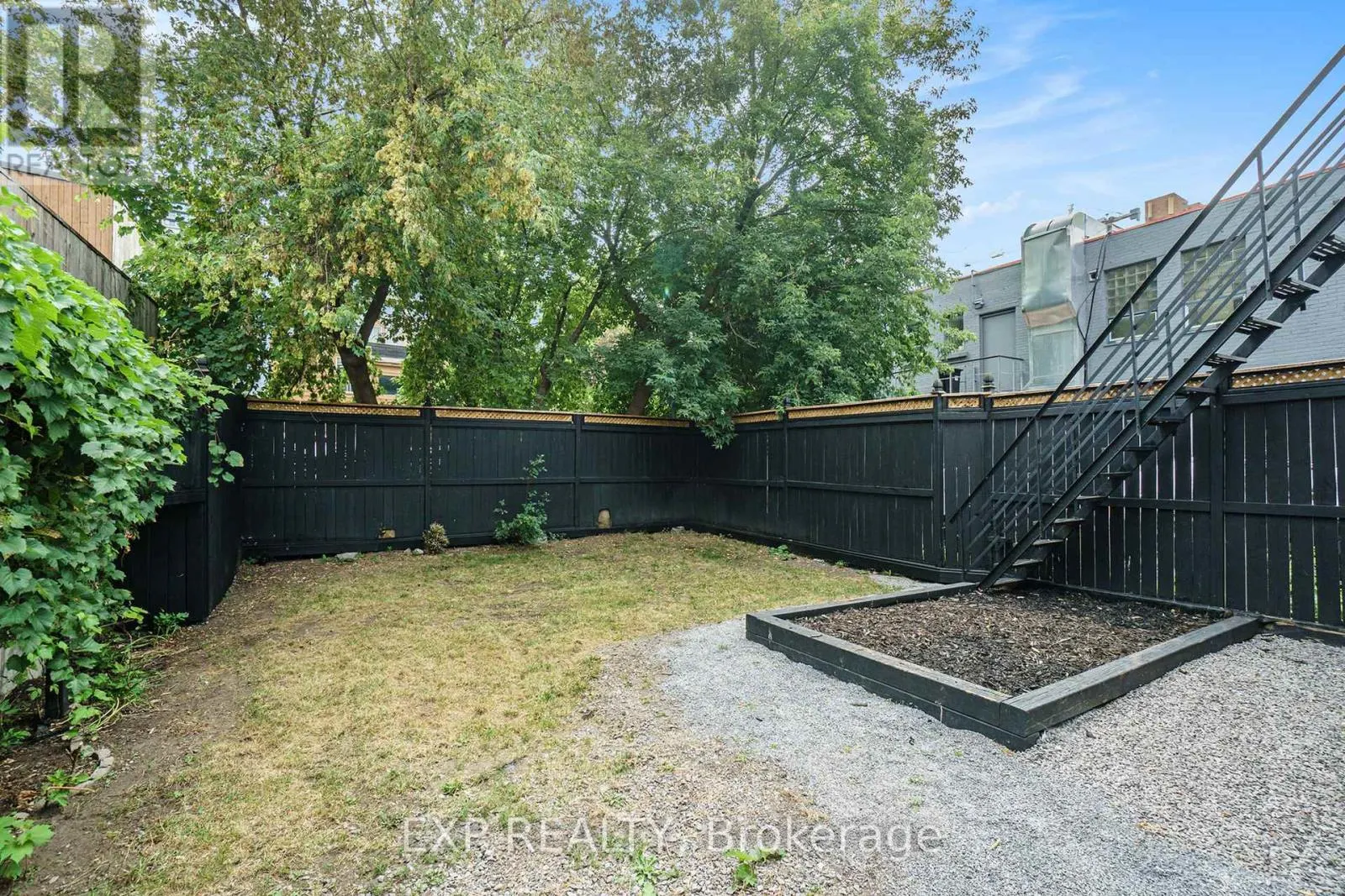 208 CLARENCE STREET