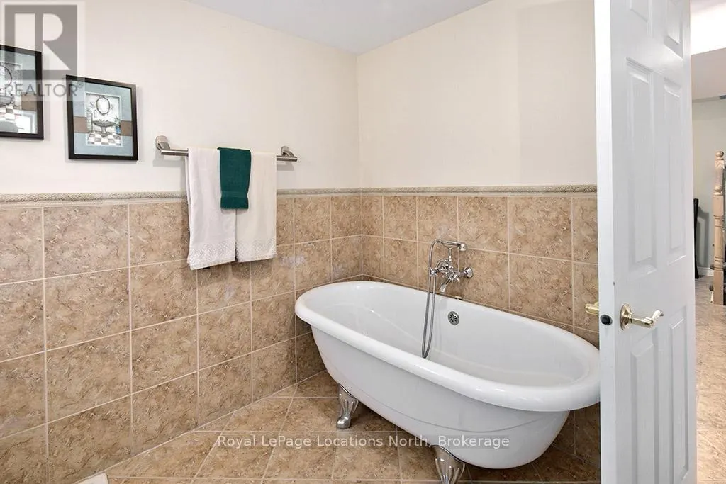 24 - 110 NAPIER STREET W, #24
