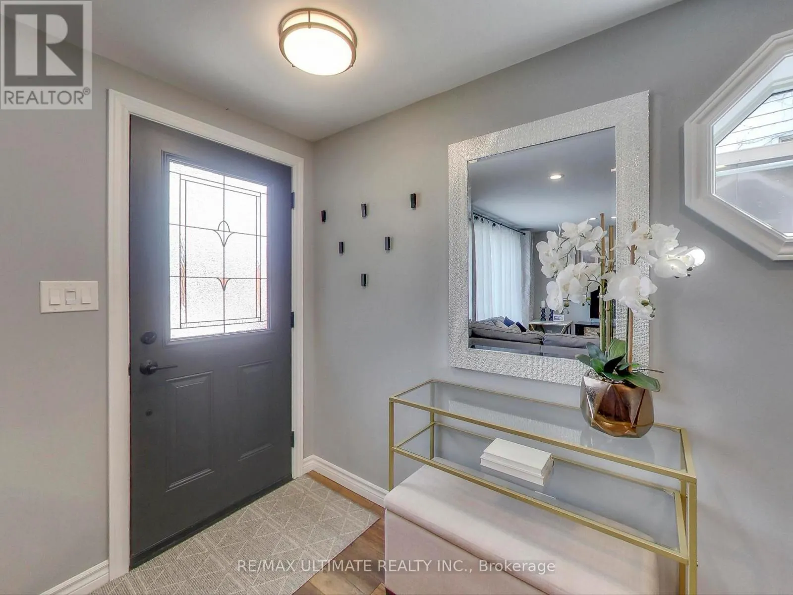 496 ELGIN STREET N