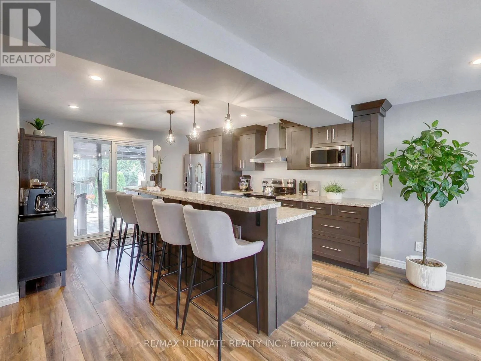 496 ELGIN STREET N