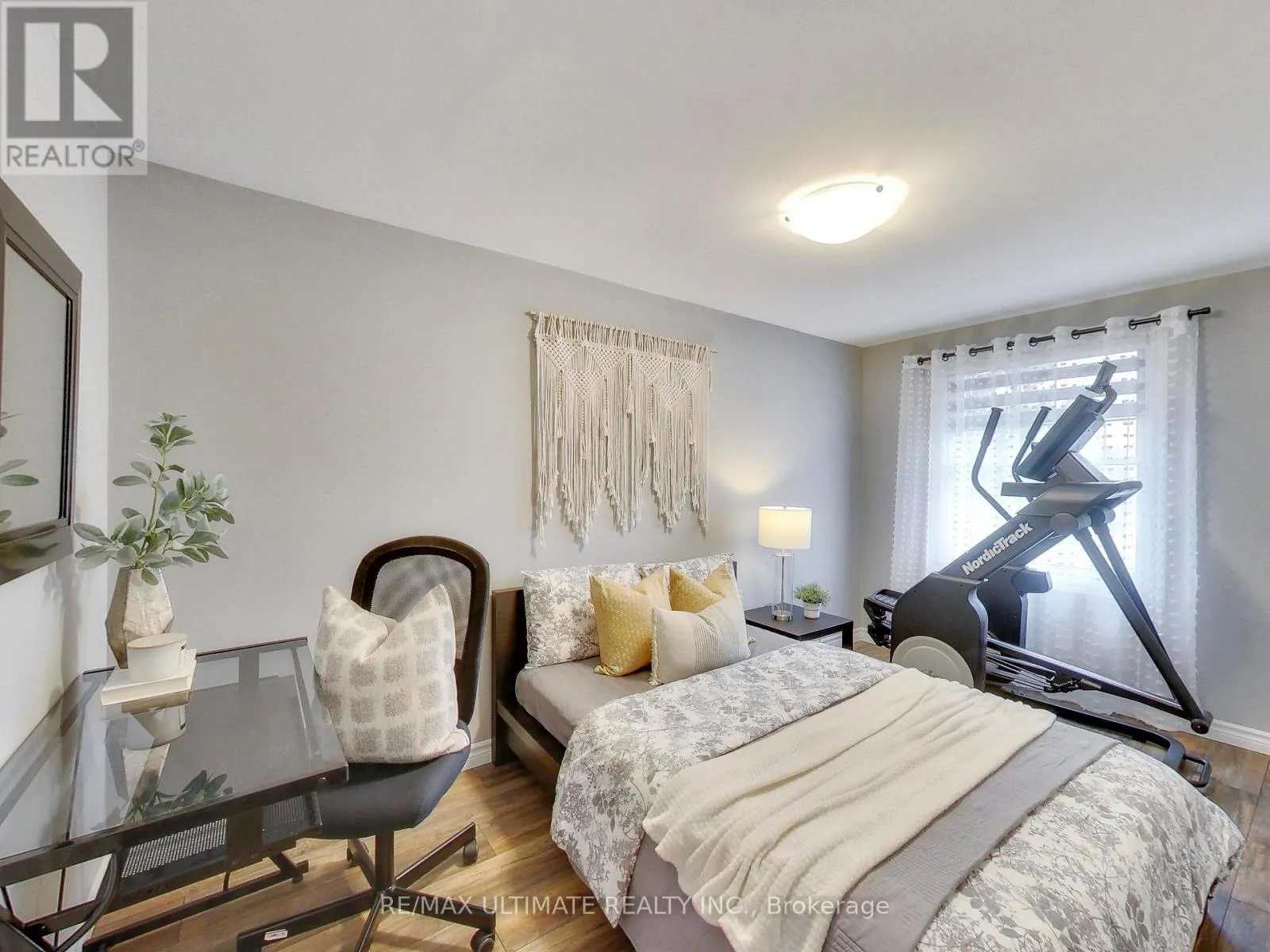 496 ELGIN STREET N