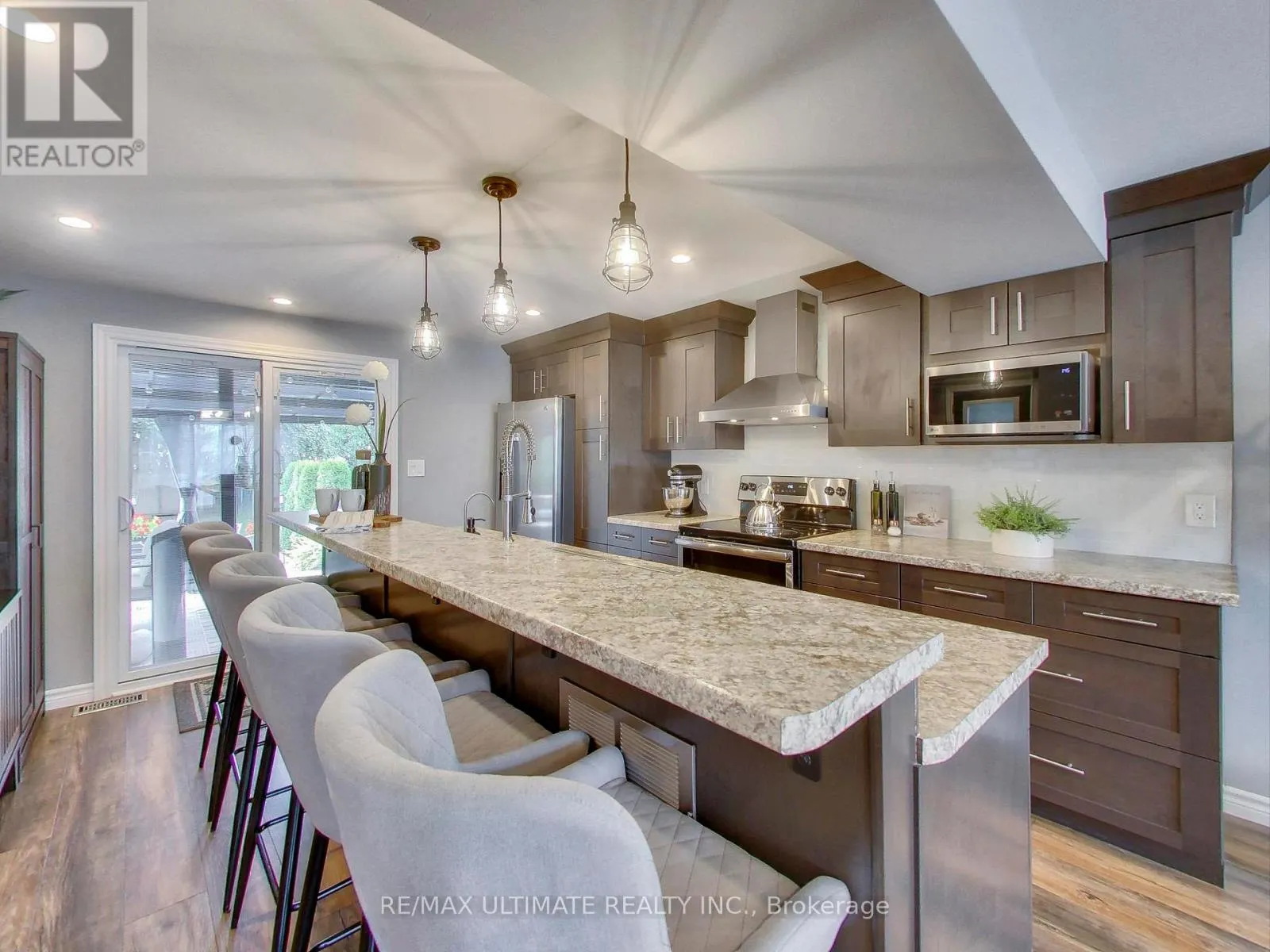 496 ELGIN STREET N