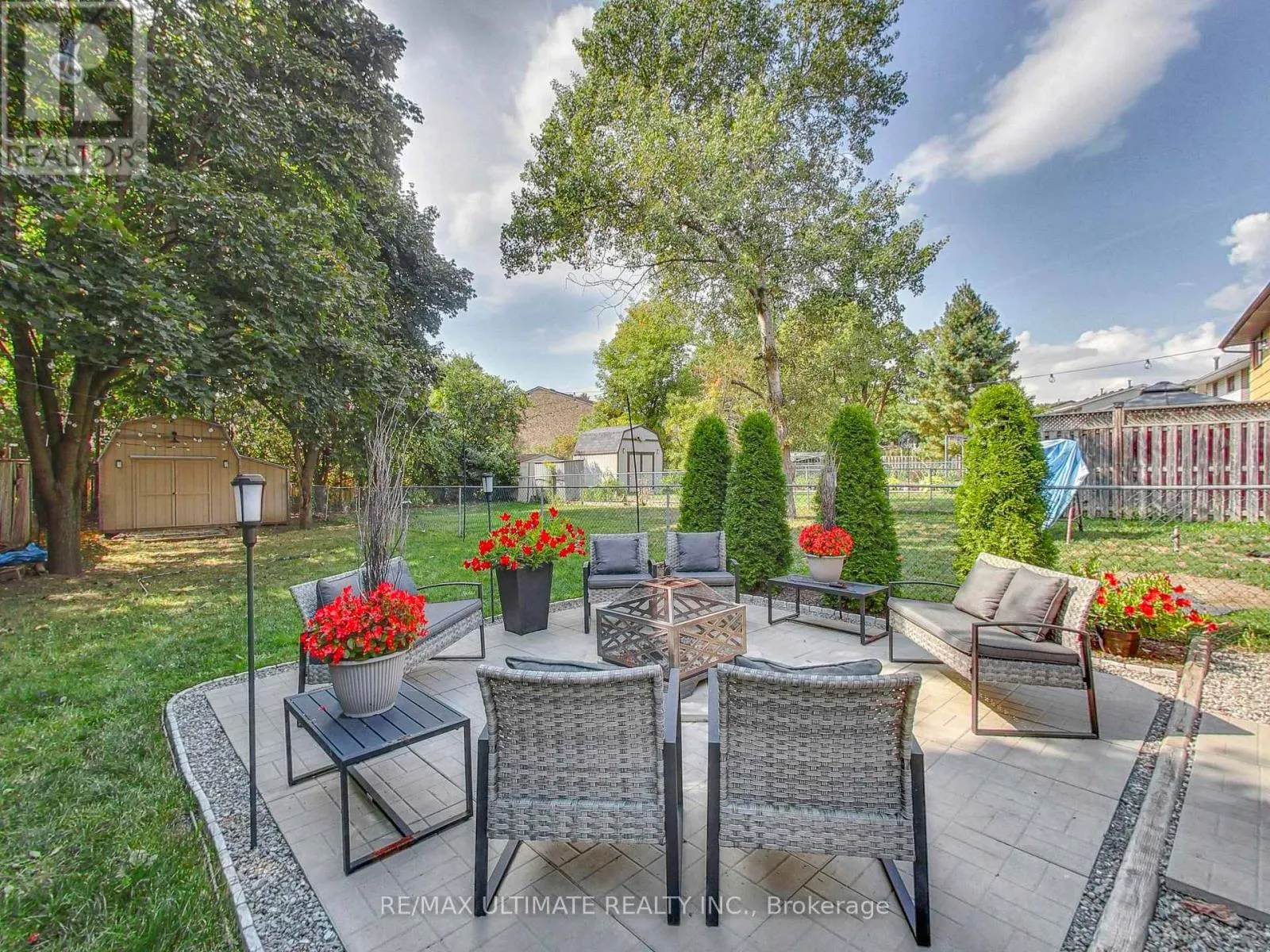 496 ELGIN STREET N