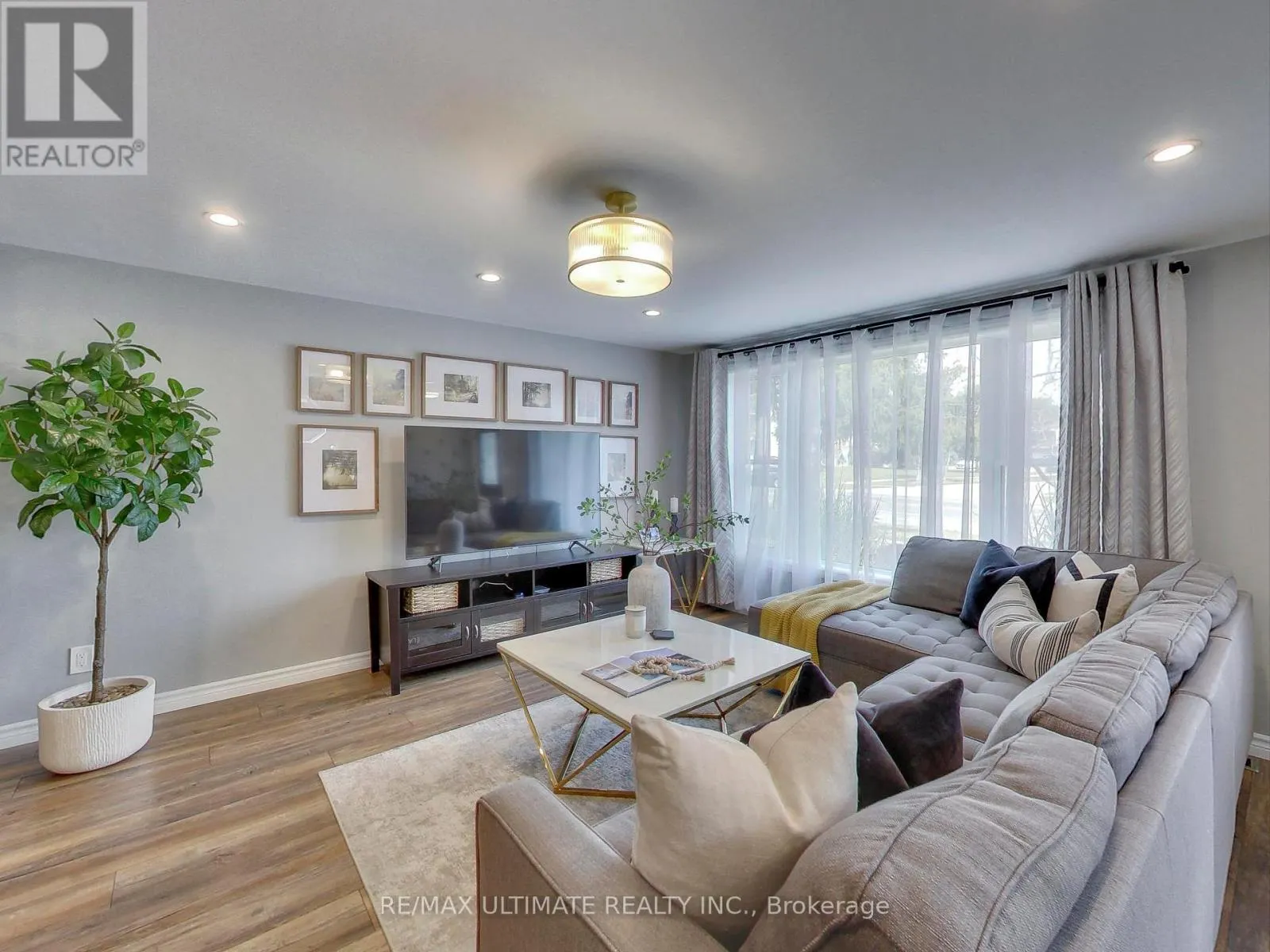 496 ELGIN STREET N