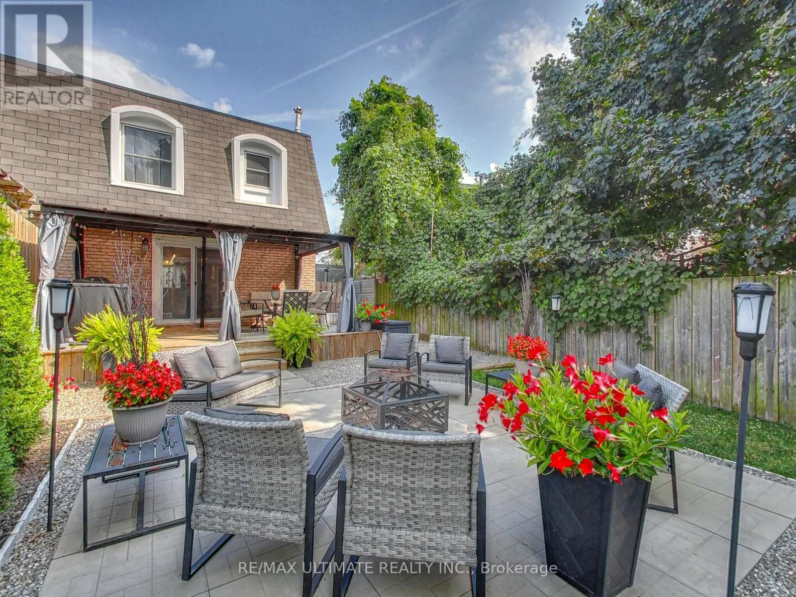 496 ELGIN STREET N
