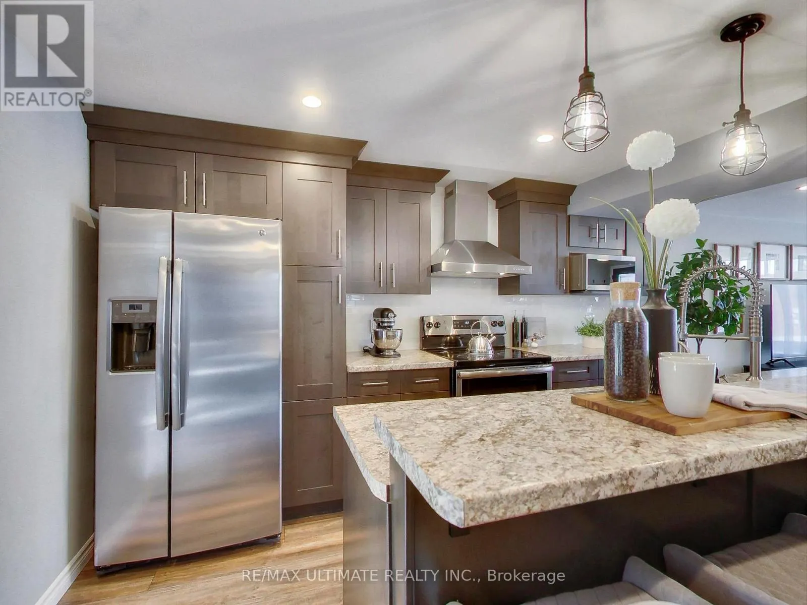 496 ELGIN STREET N