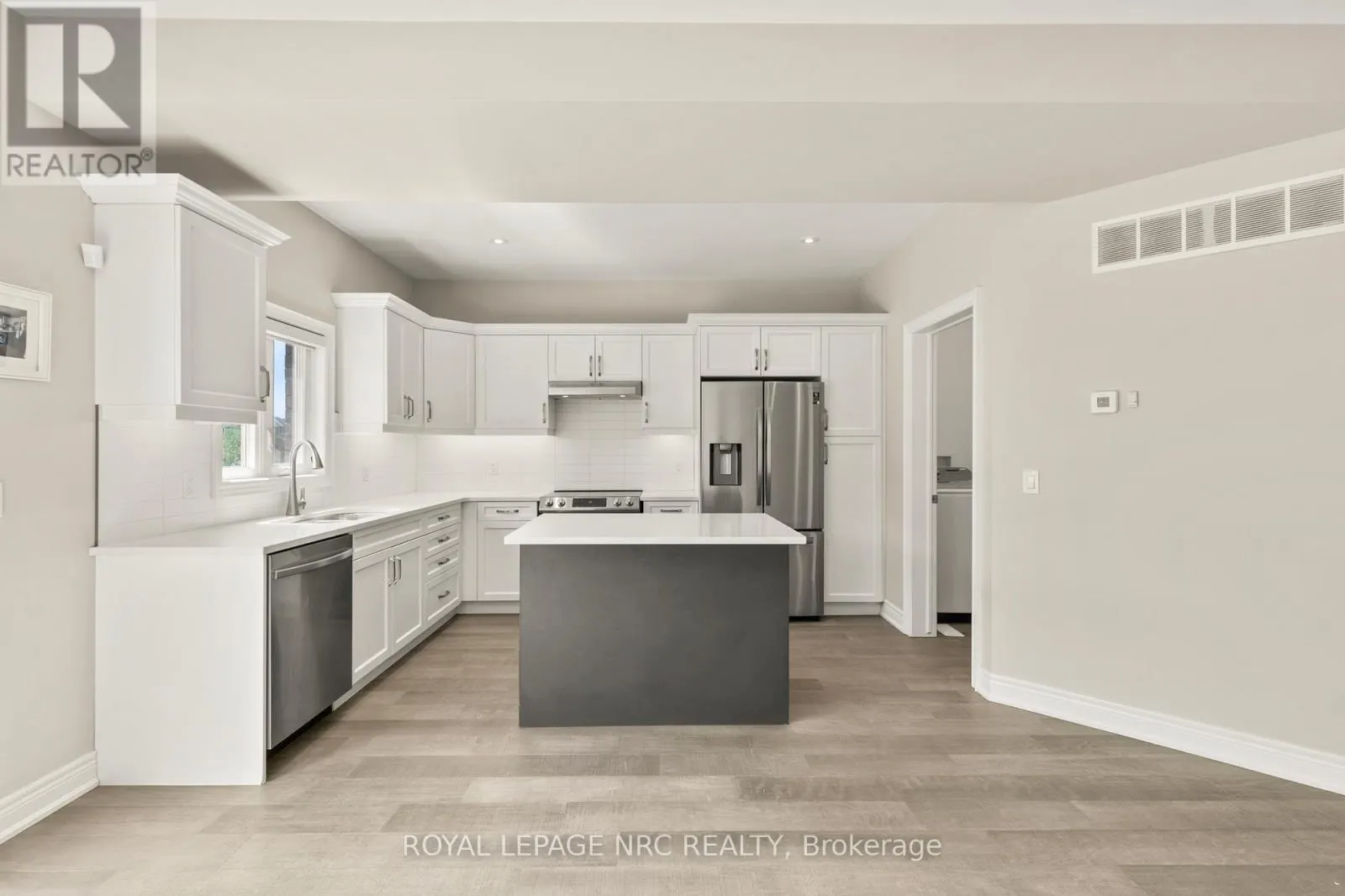 UPPER LEVEL - 25 AUTUMN AVENUE