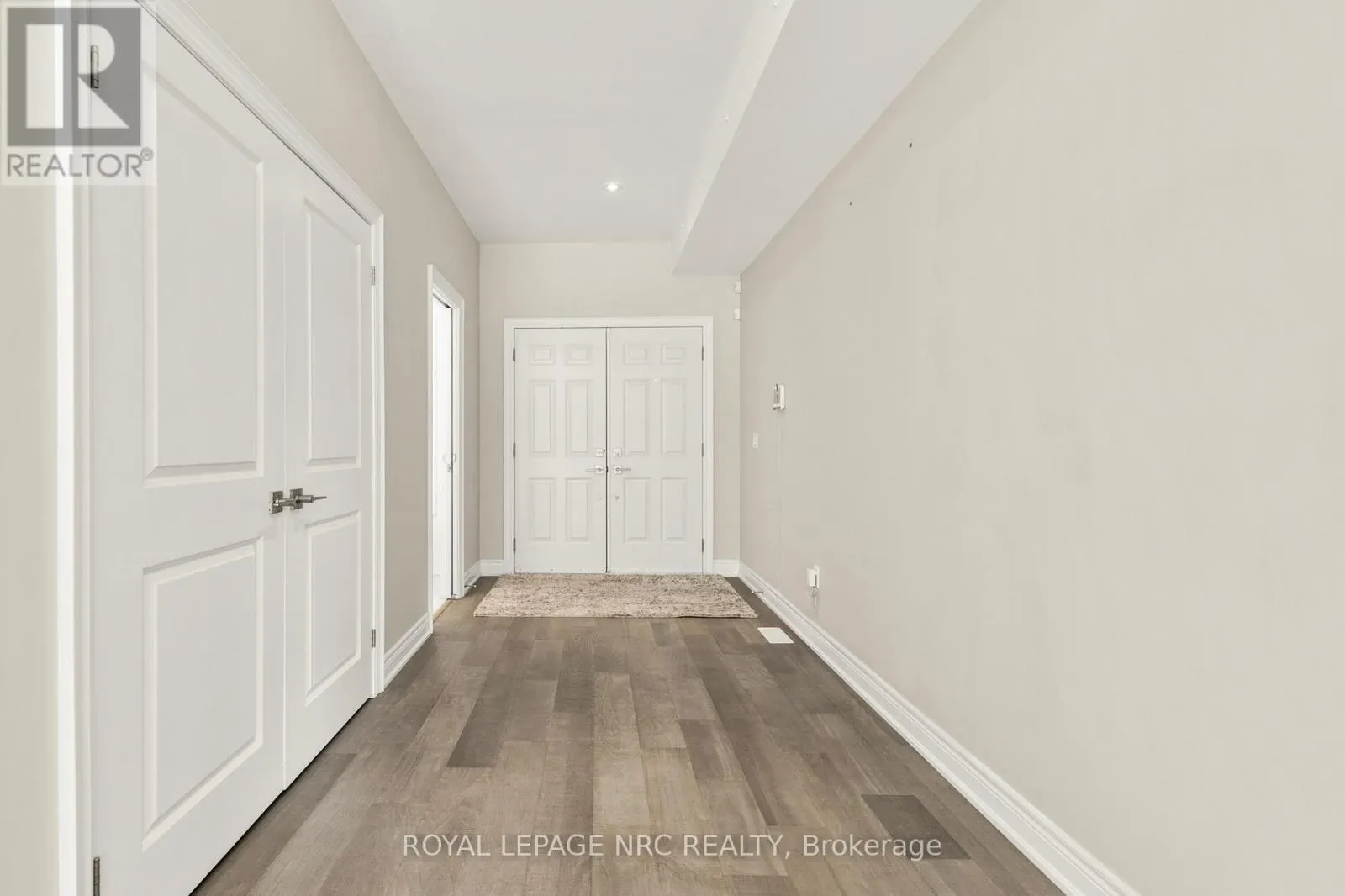 UPPER LEVEL - 25 AUTUMN AVENUE