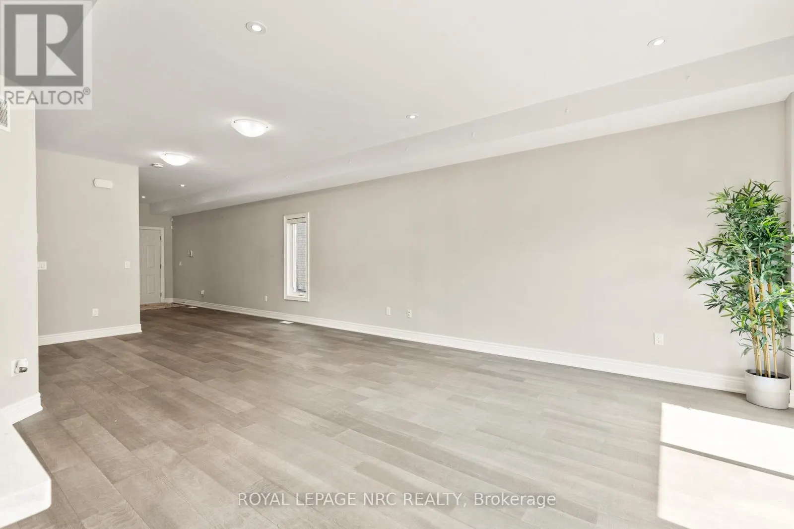 UPPER LEVEL - 25 AUTUMN AVENUE