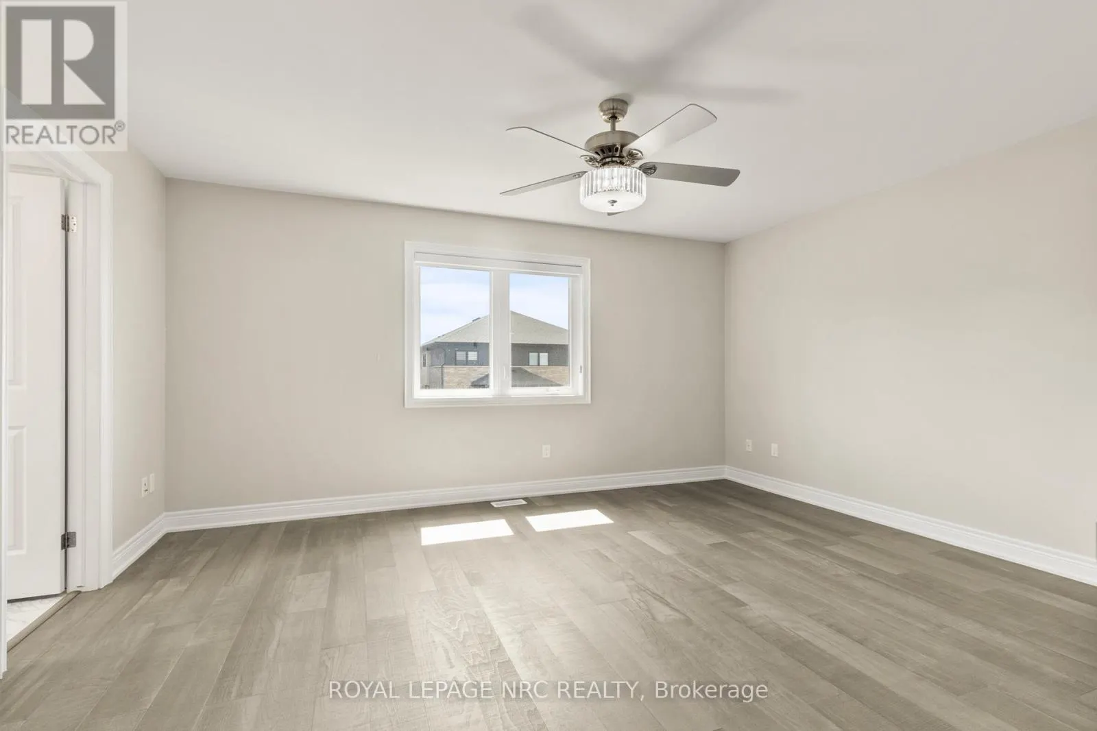 UPPER LEVEL - 25 AUTUMN AVENUE