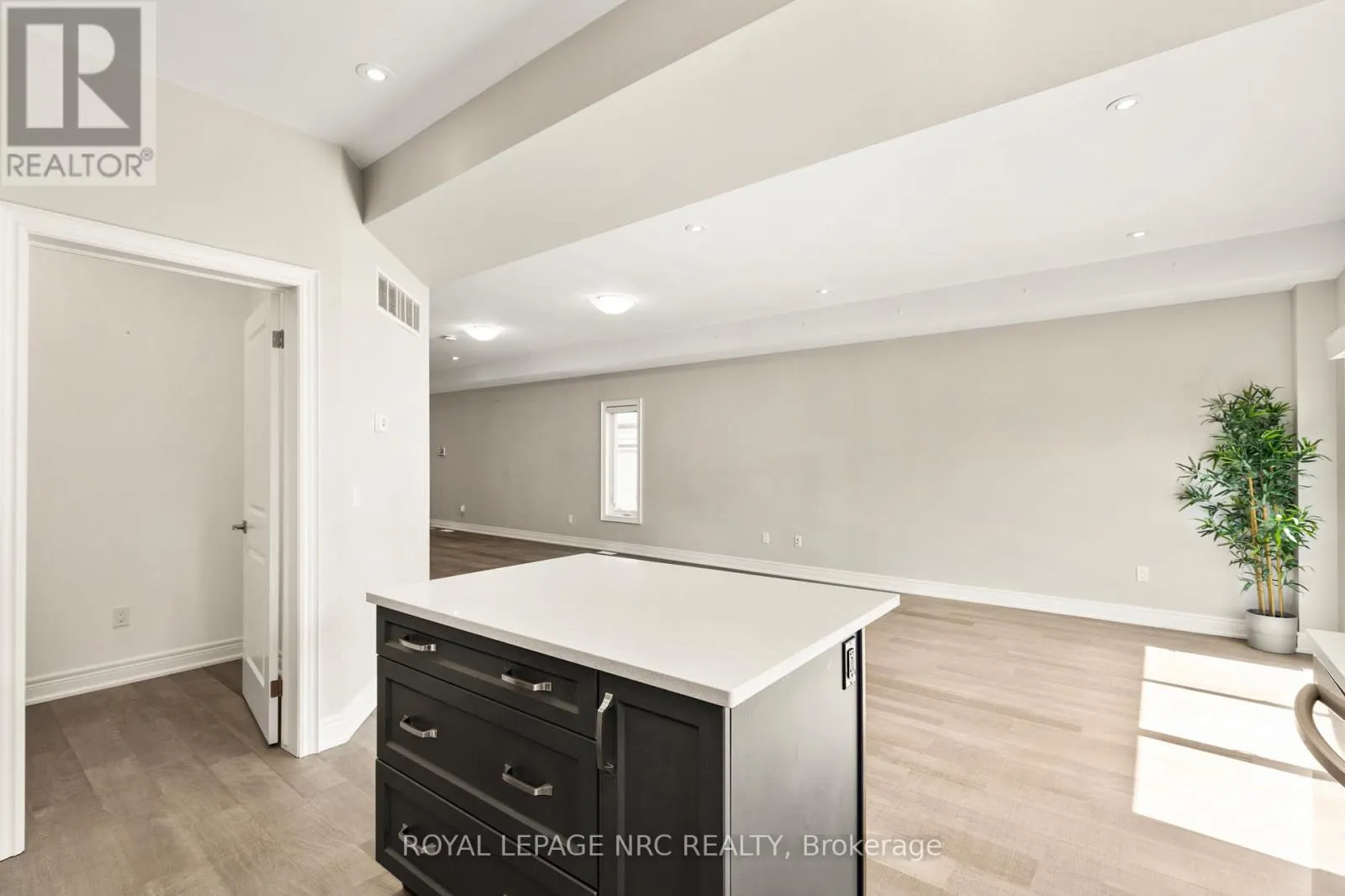 UPPER LEVEL - 25 AUTUMN AVENUE