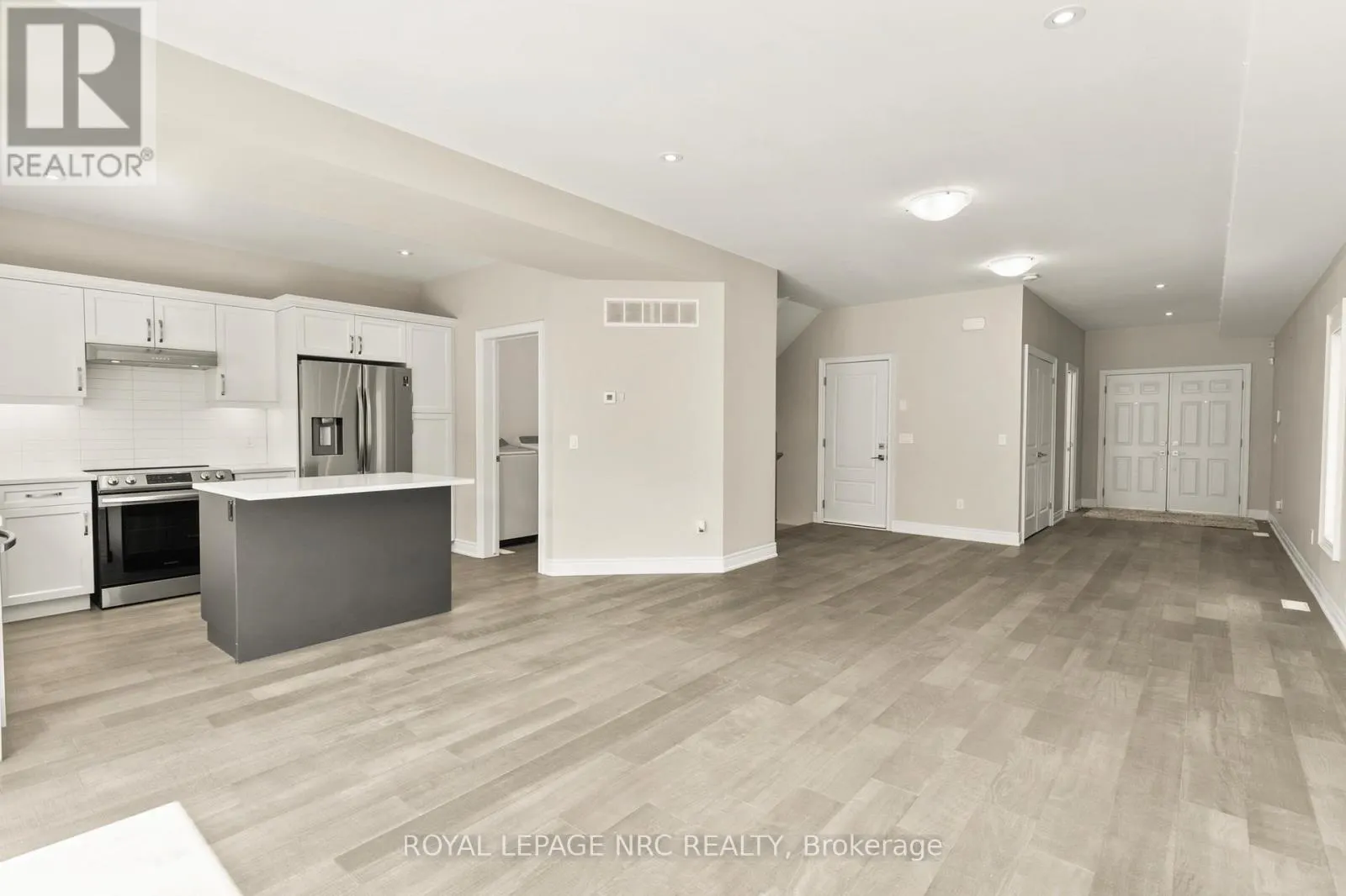 UPPER LEVEL - 25 AUTUMN AVENUE
