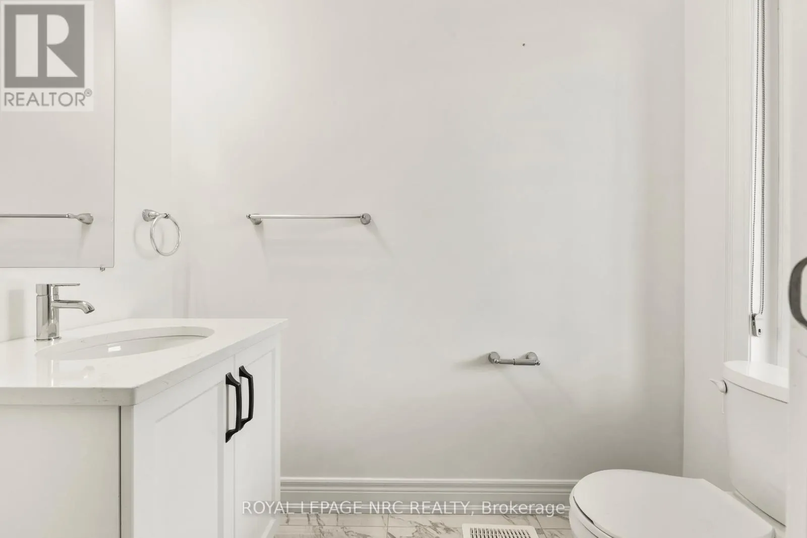 UPPER LEVEL - 25 AUTUMN AVENUE