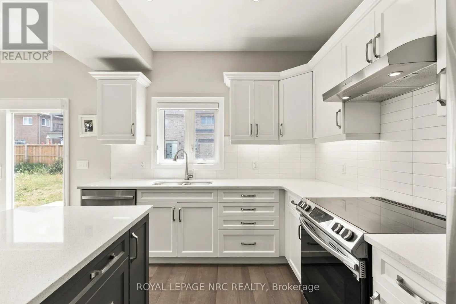 UPPER LEVEL - 25 AUTUMN AVENUE