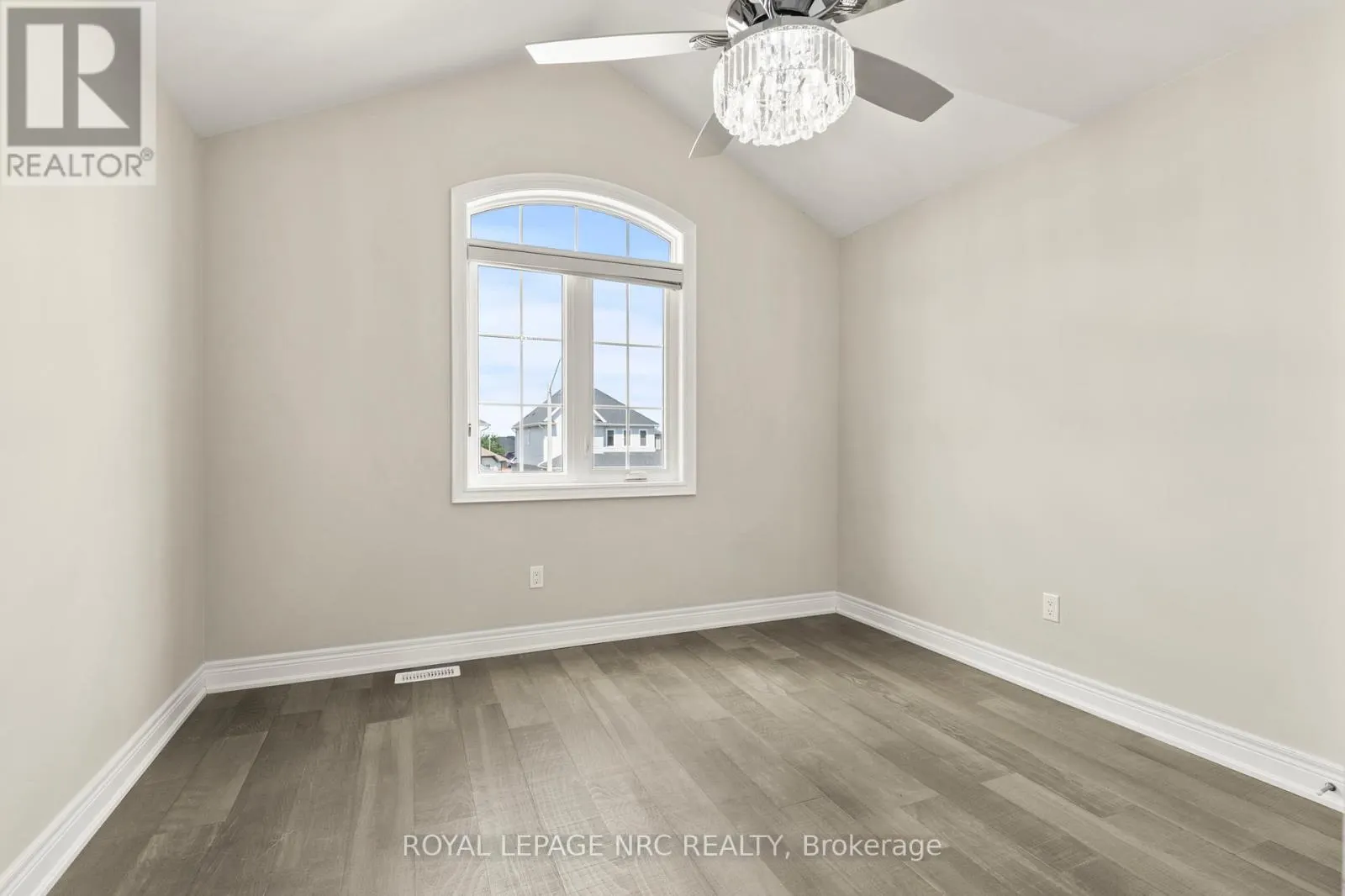 UPPER LEVEL - 25 AUTUMN AVENUE