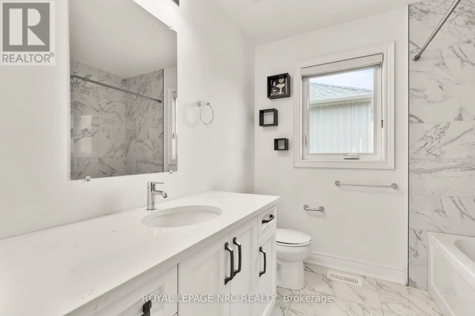 UPPER LEVEL - 25 AUTUMN AVENUE