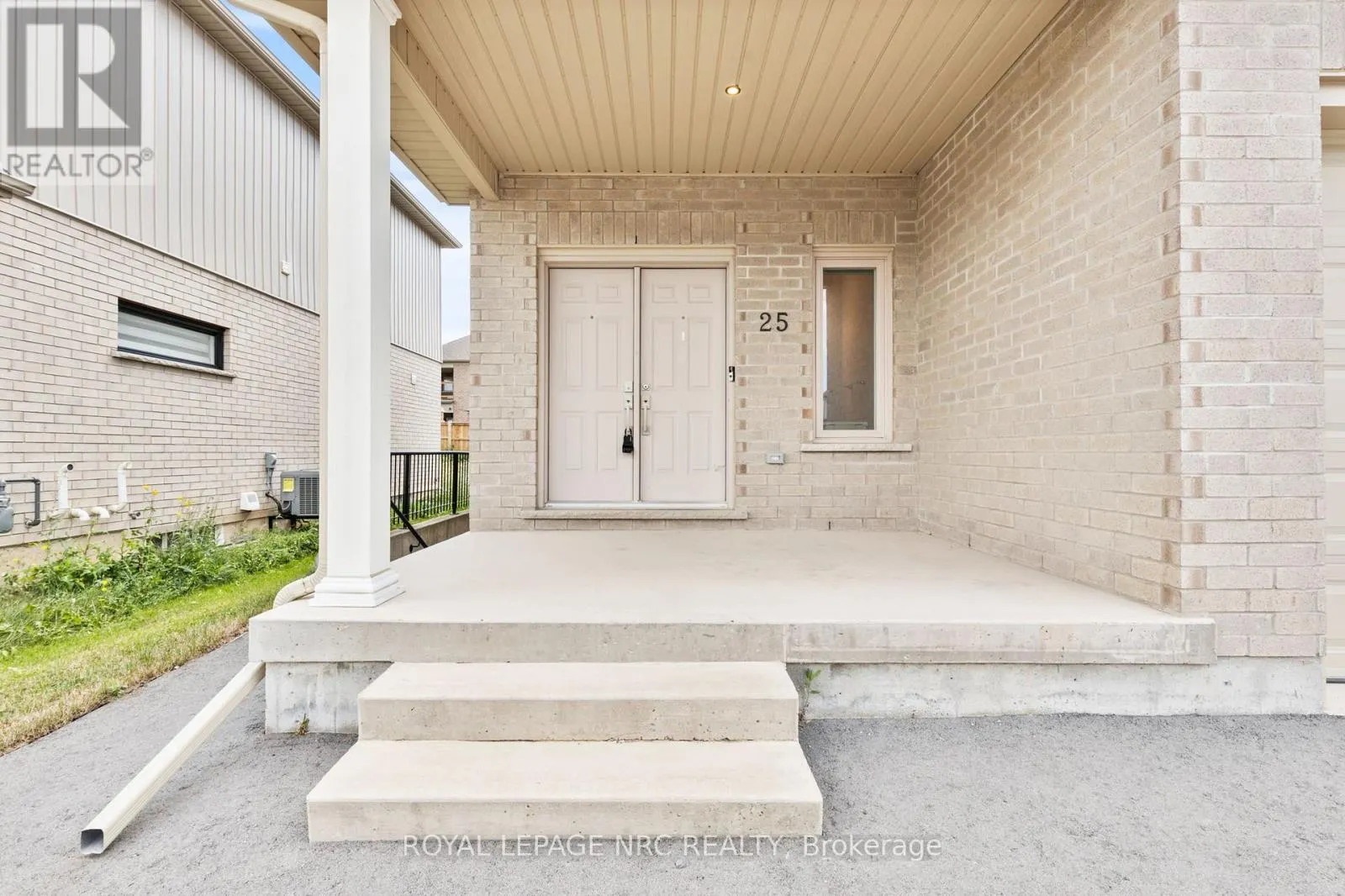 UPPER LEVEL - 25 AUTUMN AVENUE