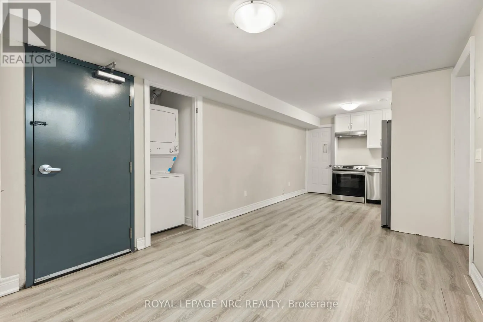 25 AUTUMN AVENUE S