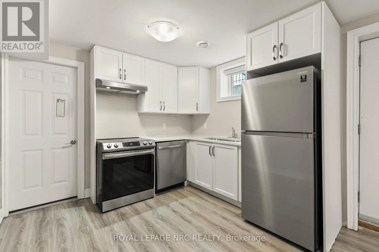 25 AUTUMN AVENUE S