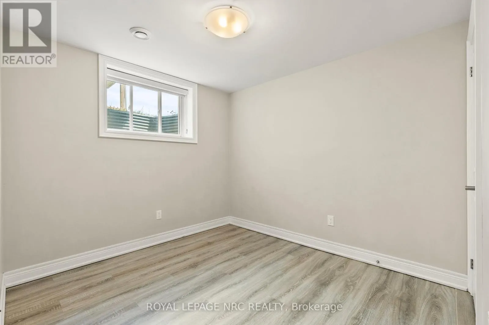 25 AUTUMN AVENUE S