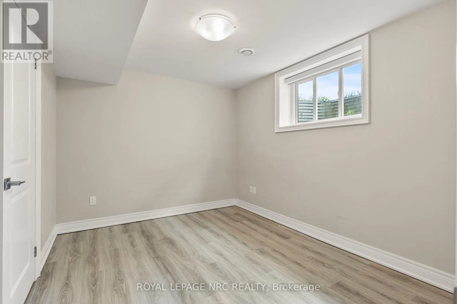 25 AUTUMN AVENUE S