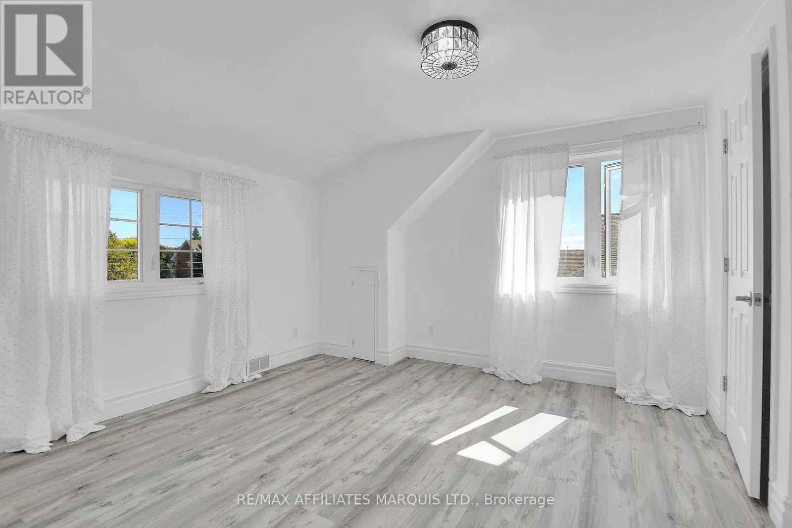 2030 PITT STREET
