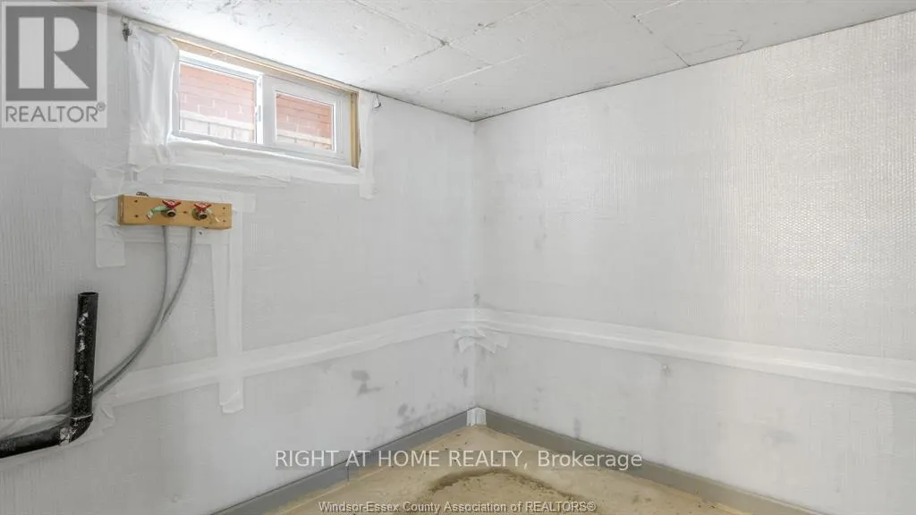 BSMNT - 760 AYLMER AVENUE