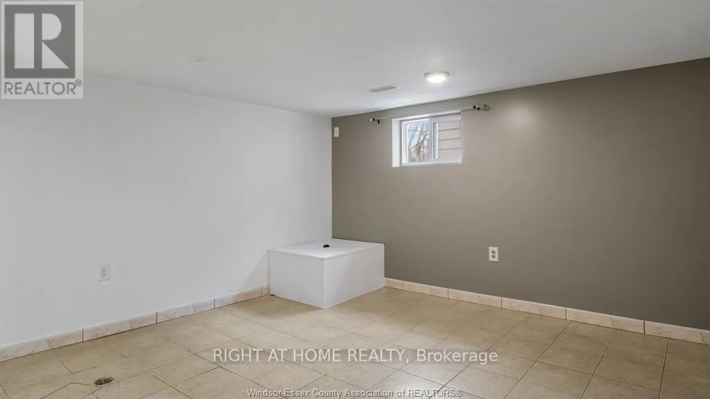 BSMNT - 760 AYLMER AVENUE