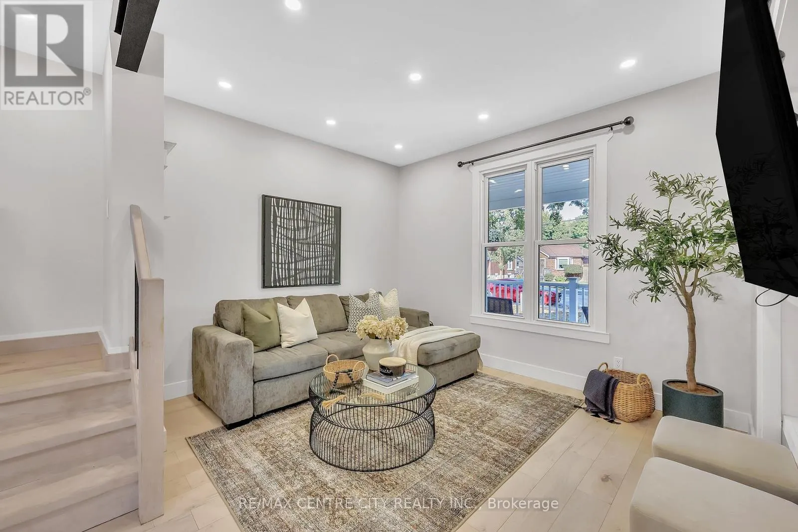 525 HALE STREET