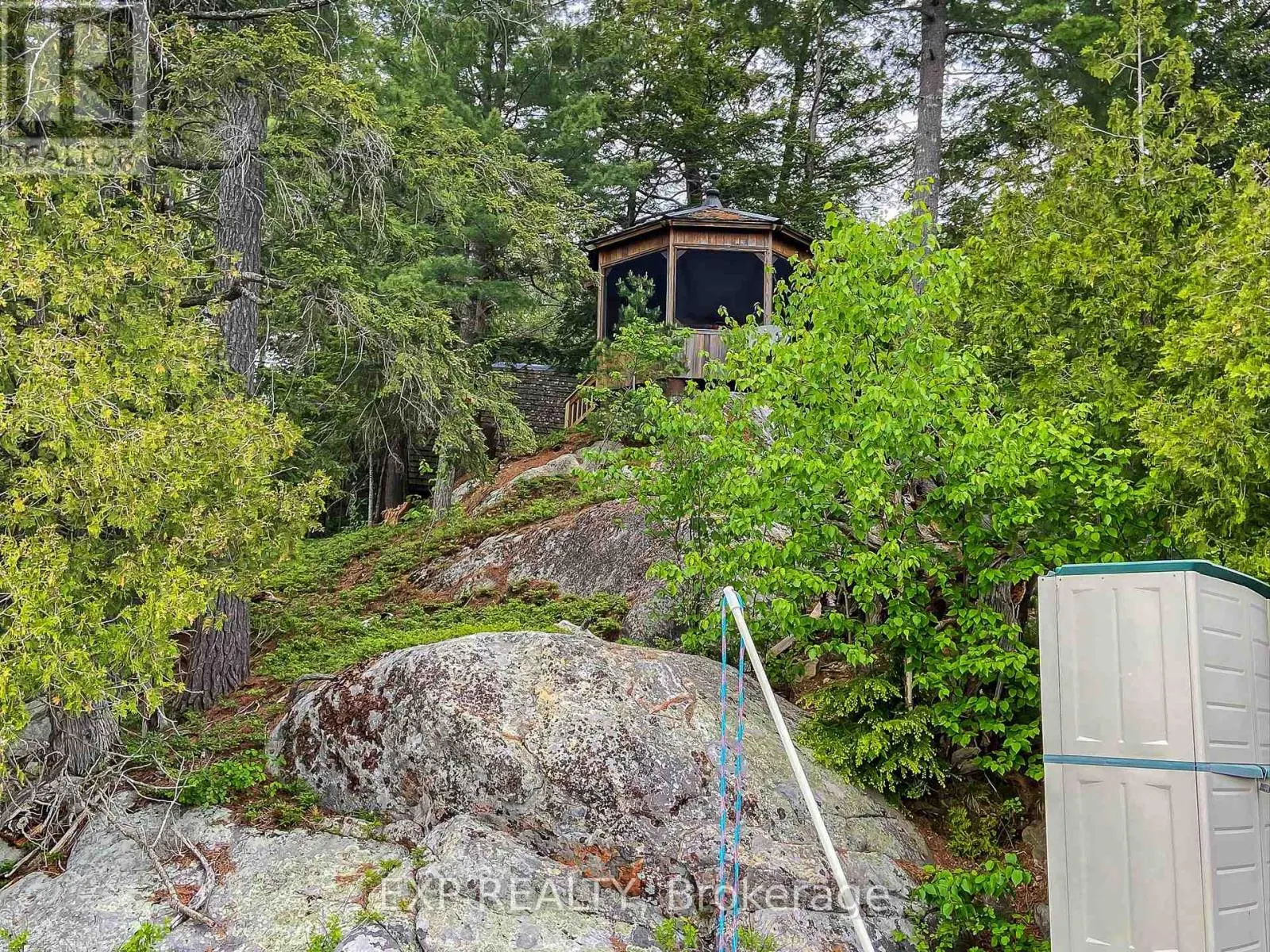 230 DOE LAKE PENINSULA