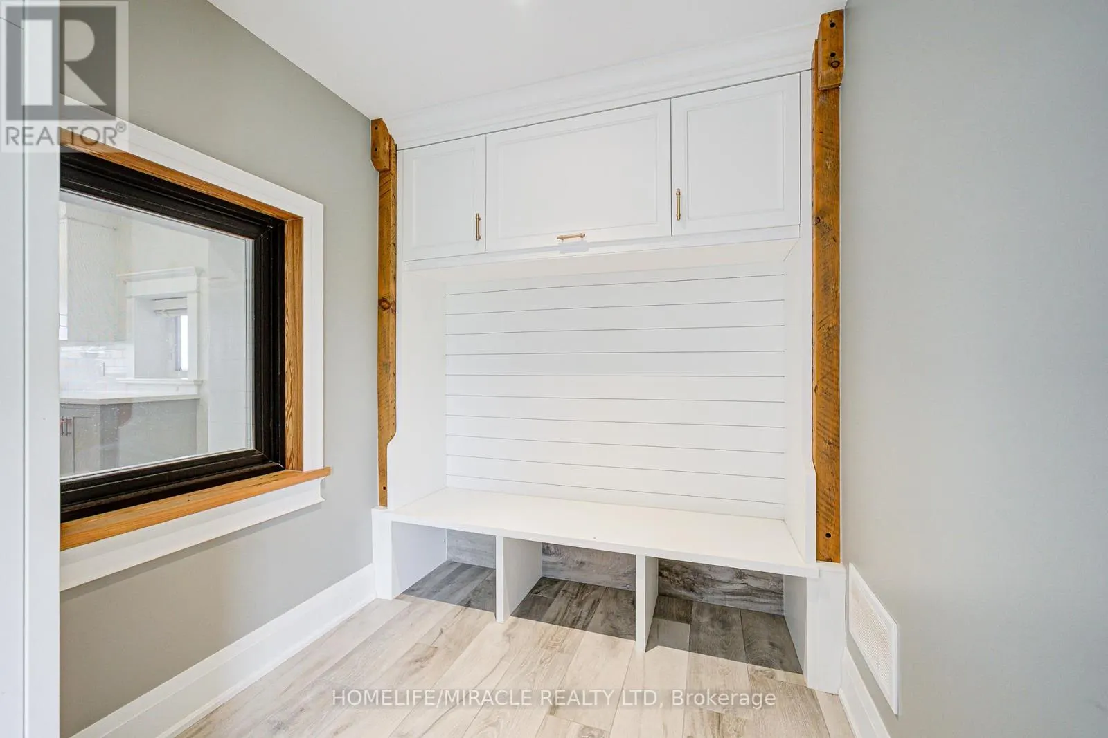 9214 OAK RIDGES DRIVE