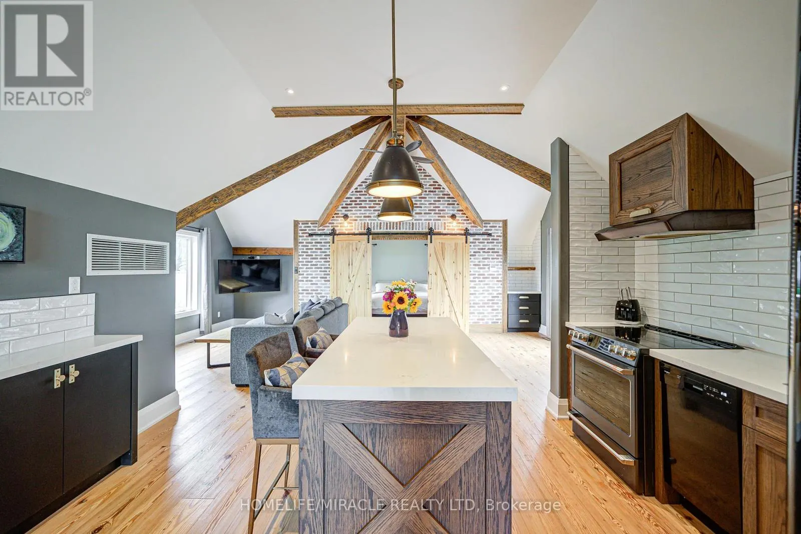9214 OAK RIDGES DRIVE