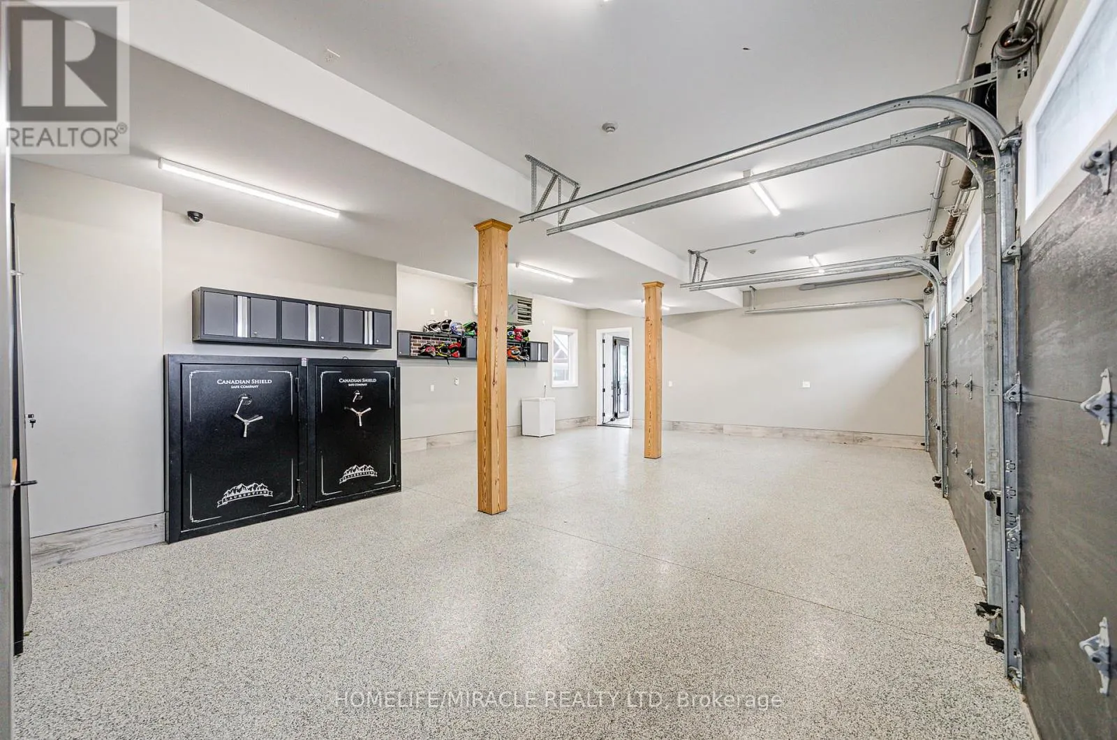9214 OAK RIDGES DRIVE