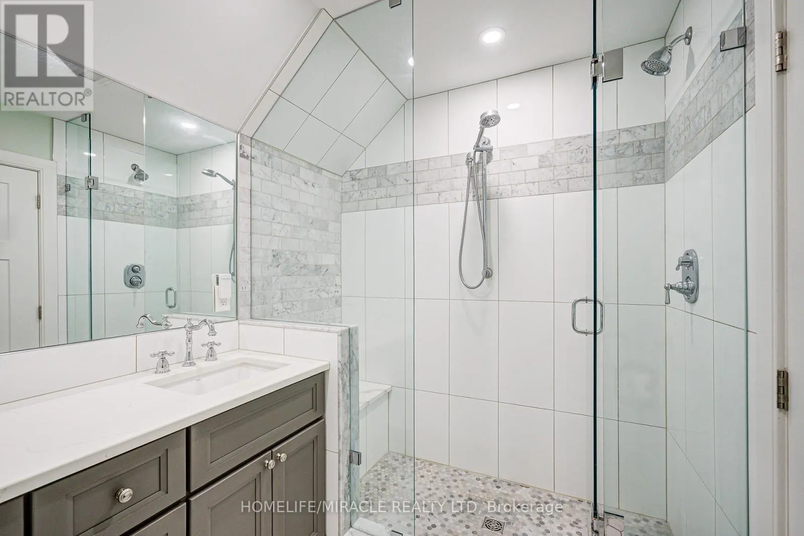 9214 OAK RIDGES DRIVE