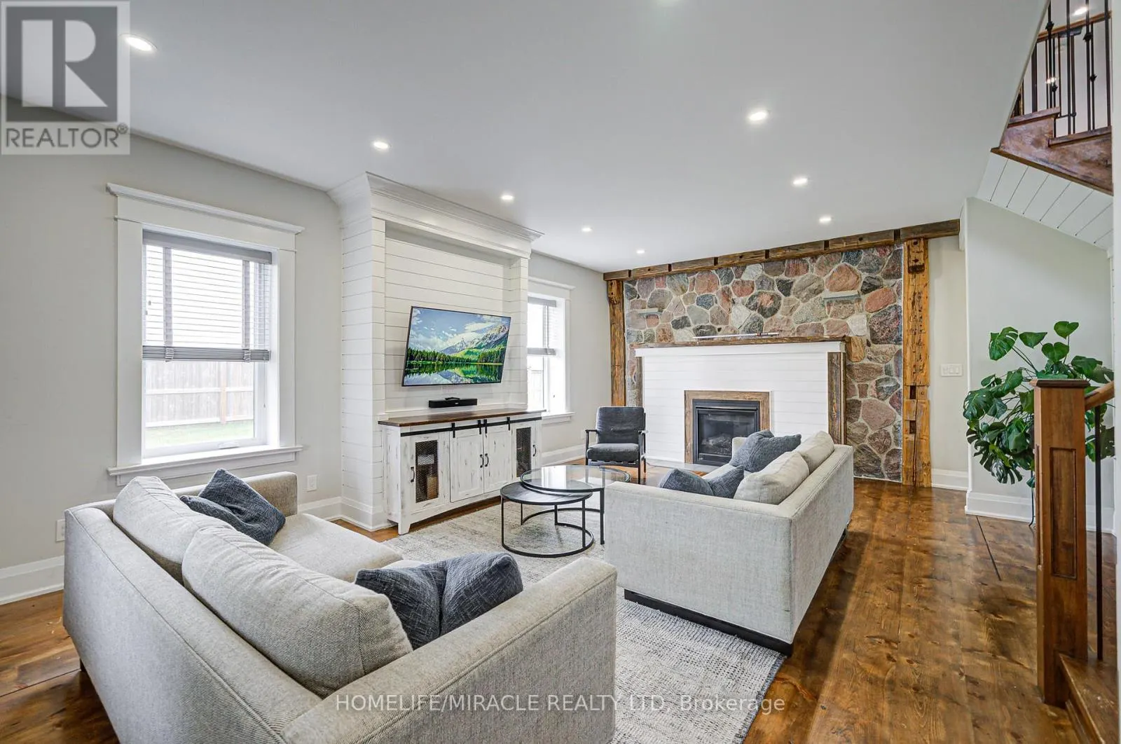 9214 OAK RIDGES DRIVE