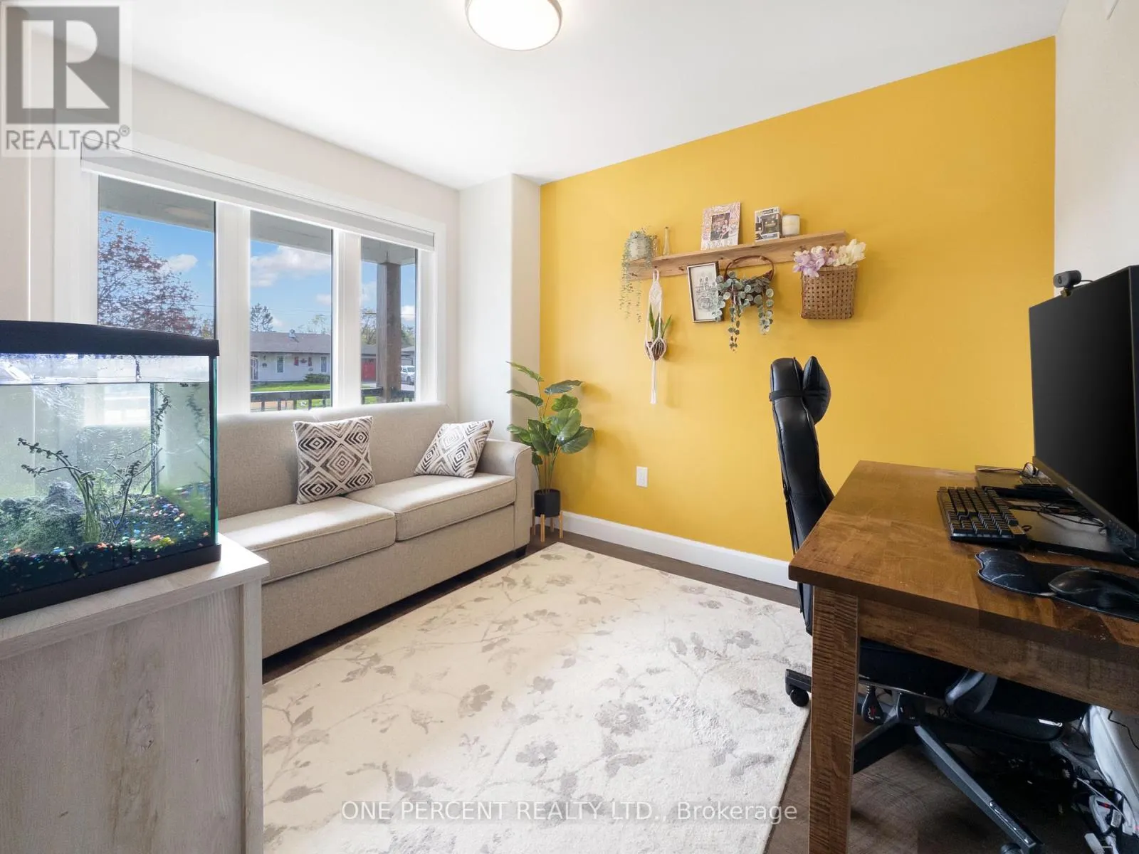 835 QUEEN STREET