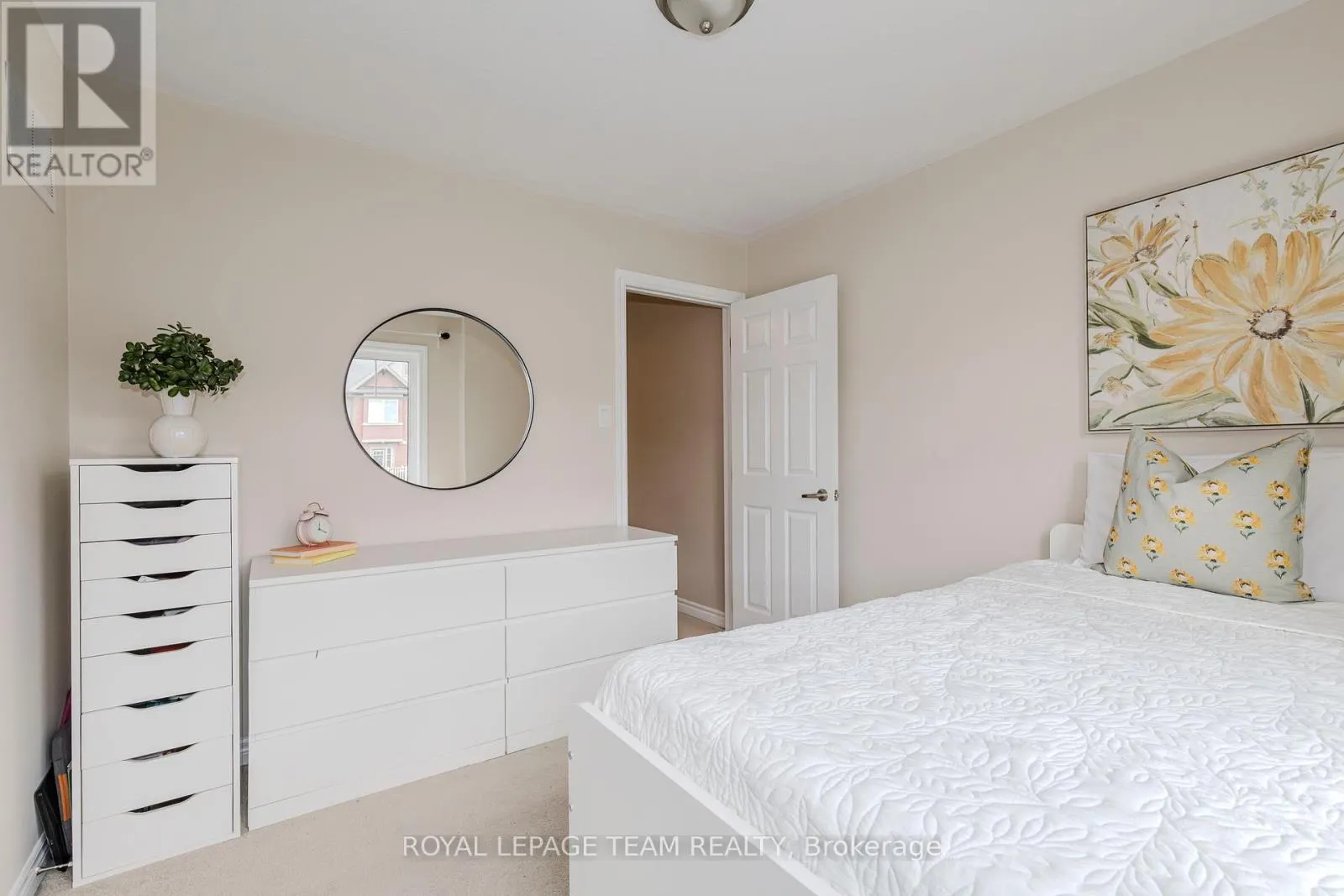 466 MEADOWHAWK CRESCENT