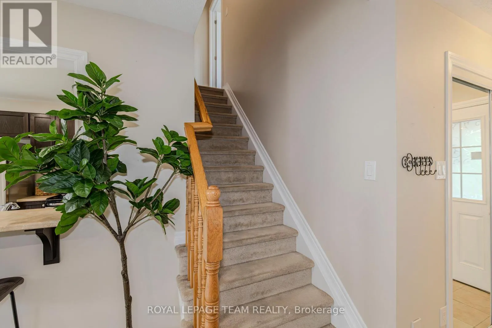 466 MEADOWHAWK CRESCENT