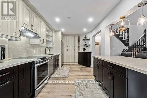 17 RANNIE COURT