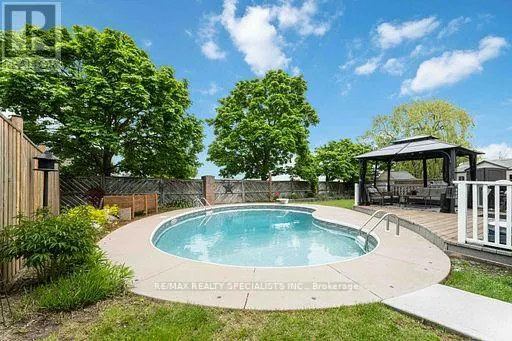 17 RANNIE COURT