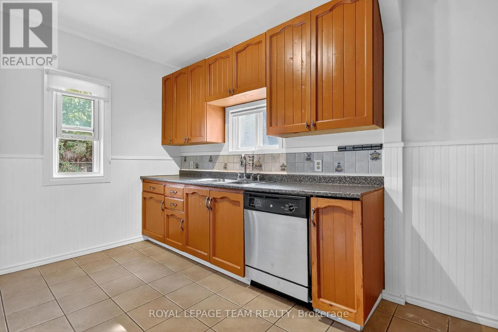 2822 RICHMOND ROAD W