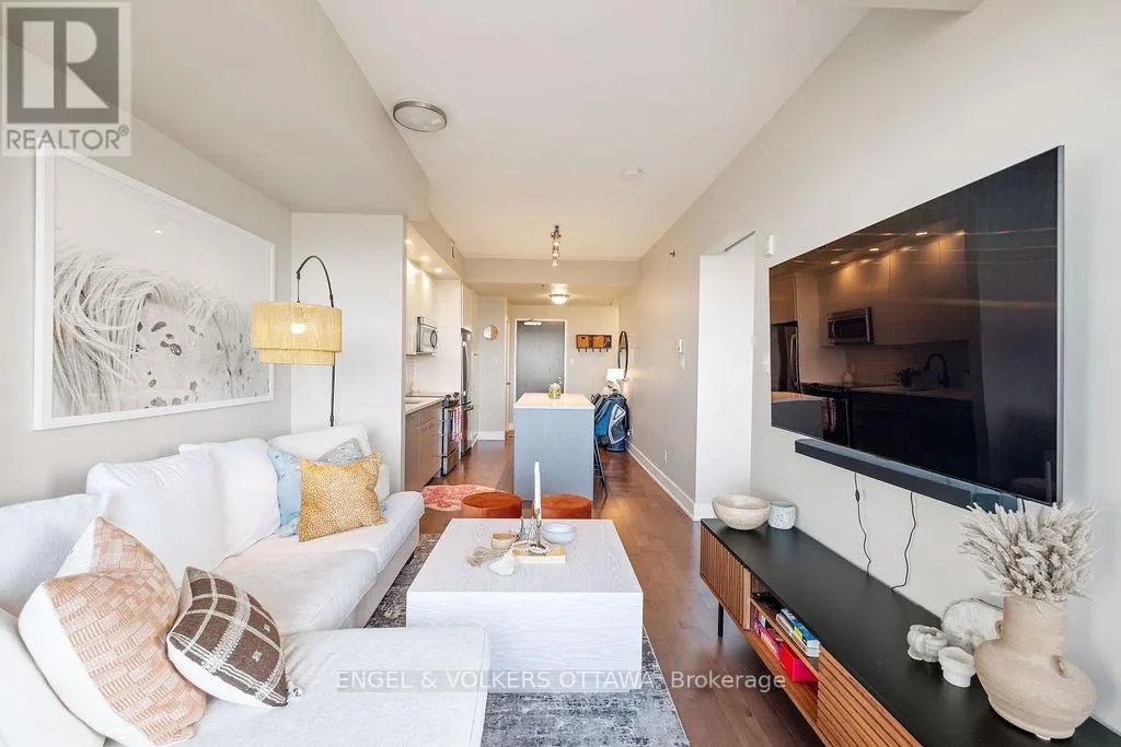 809 - 88 RICHMOND ROAD