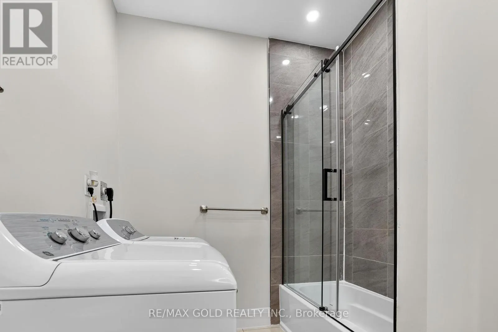 3 WARDROPE AVENUE